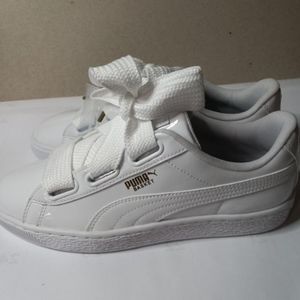 Puma Womens Size 8 1/2 Baskey Heart Patent